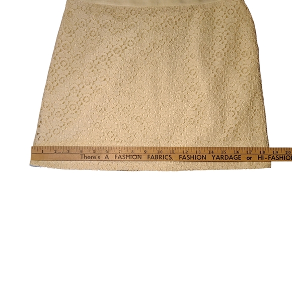 J. Crew Lace Pencil Skirt Cream Size 0 - Picture 6 of 6